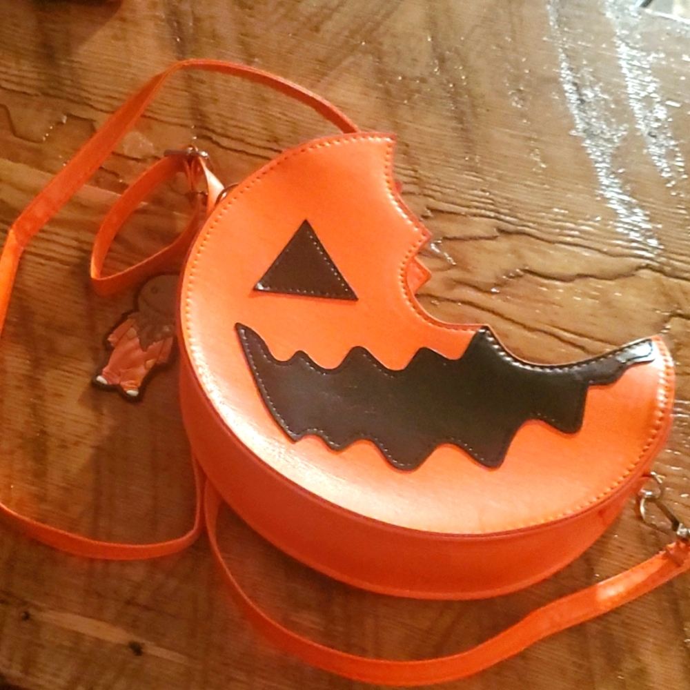 Halloween bag ft. Sam